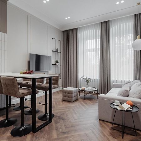 New! Luxury Apartment In The Center Of Odessa Overlooking Deribasovskaya Str. Low Price! Екстериор снимка