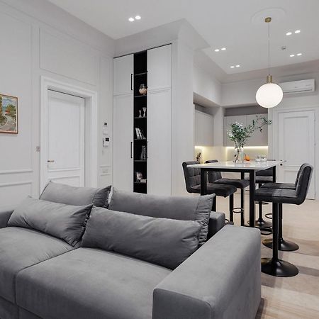 New! Luxury Apartment In The Center Of Odessa Overlooking Deribasovskaya Str. Low Price! Екстериор снимка