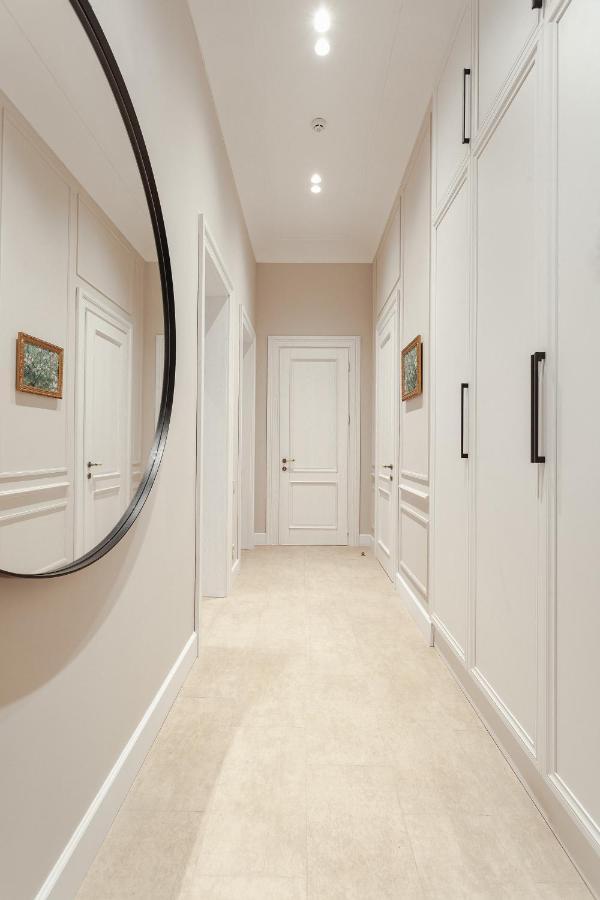 New! Luxury Apartment In The Center Of Odessa Overlooking Deribasovskaya Str. Low Price! Екстериор снимка