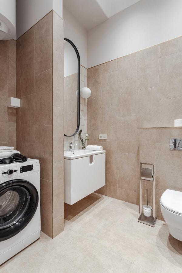 New! Luxury Apartment In The Center Of Odessa Overlooking Deribasovskaya Str. Low Price! Екстериор снимка
