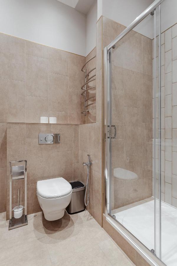 New! Luxury Apartment In The Center Of Odessa Overlooking Deribasovskaya Str. Low Price! Екстериор снимка