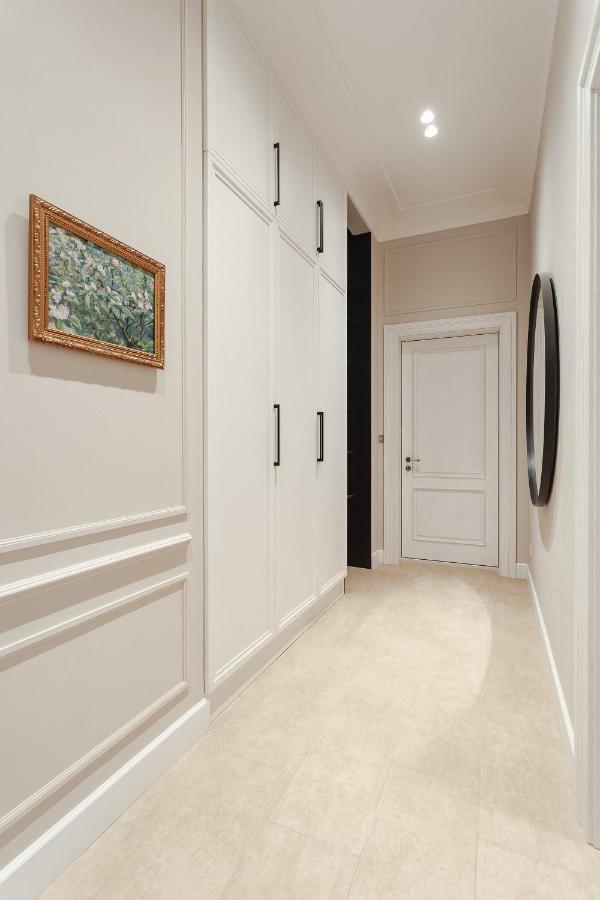 New! Luxury Apartment In The Center Of Odessa Overlooking Deribasovskaya Str. Low Price! Екстериор снимка
