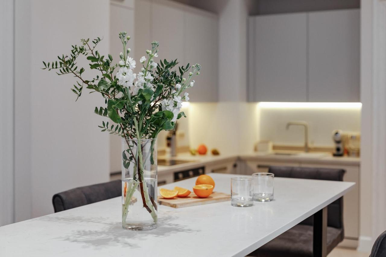 New! Luxury Apartment In The Center Of Odessa Overlooking Deribasovskaya Str. Low Price! Екстериор снимка