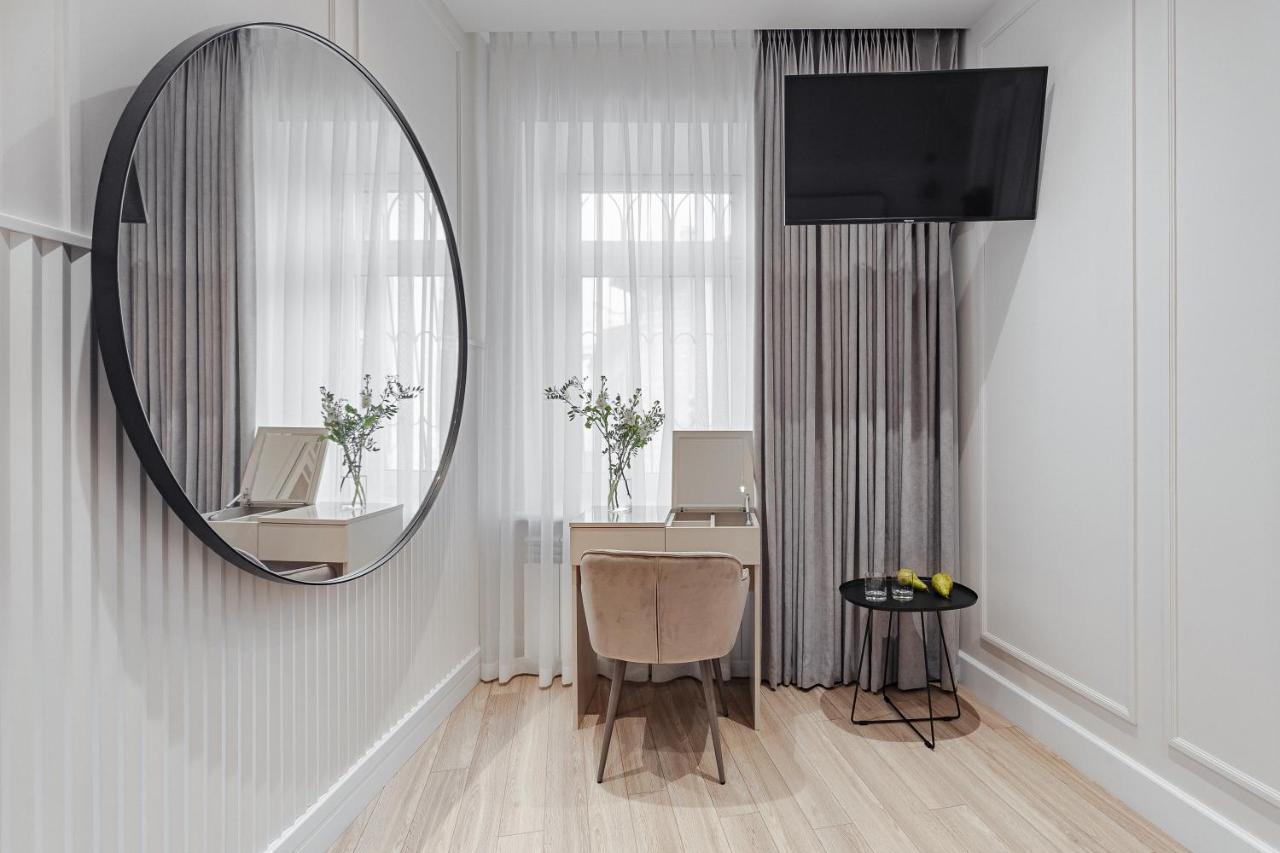 New! Luxury Apartment In The Center Of Odessa Overlooking Deribasovskaya Str. Low Price! Екстериор снимка