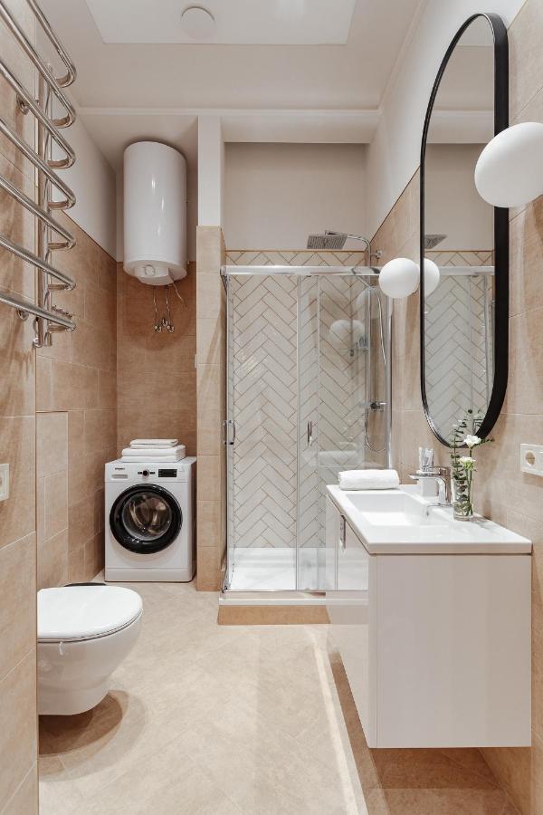 New! Luxury Apartment In The Center Of Odessa Overlooking Deribasovskaya Str. Low Price! Екстериор снимка