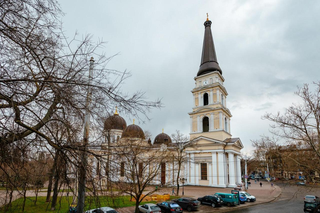 New! Luxury Apartment In The Center Of Odessa Overlooking Deribasovskaya Str. Low Price! Екстериор снимка
