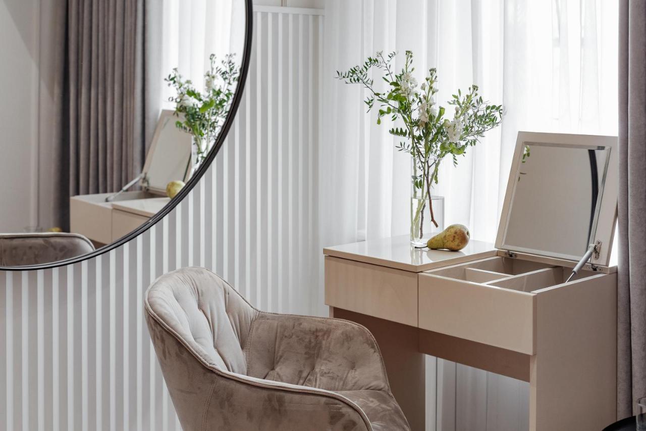 New! Luxury Apartment In The Center Of Odessa Overlooking Deribasovskaya Str. Low Price! Екстериор снимка