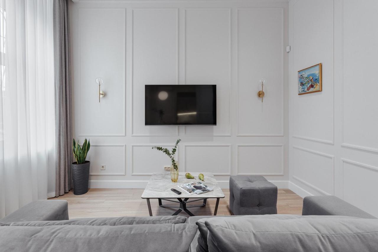 New! Luxury Apartment In The Center Of Odessa Overlooking Deribasovskaya Str. Low Price! Екстериор снимка