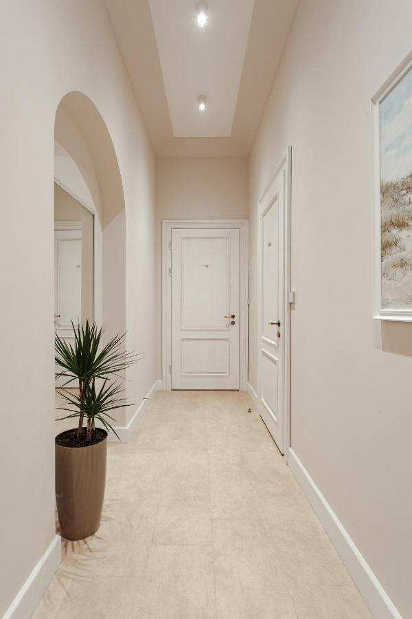 New! Luxury Apartment In The Center Of Odessa Overlooking Deribasovskaya Str. Low Price! Екстериор снимка