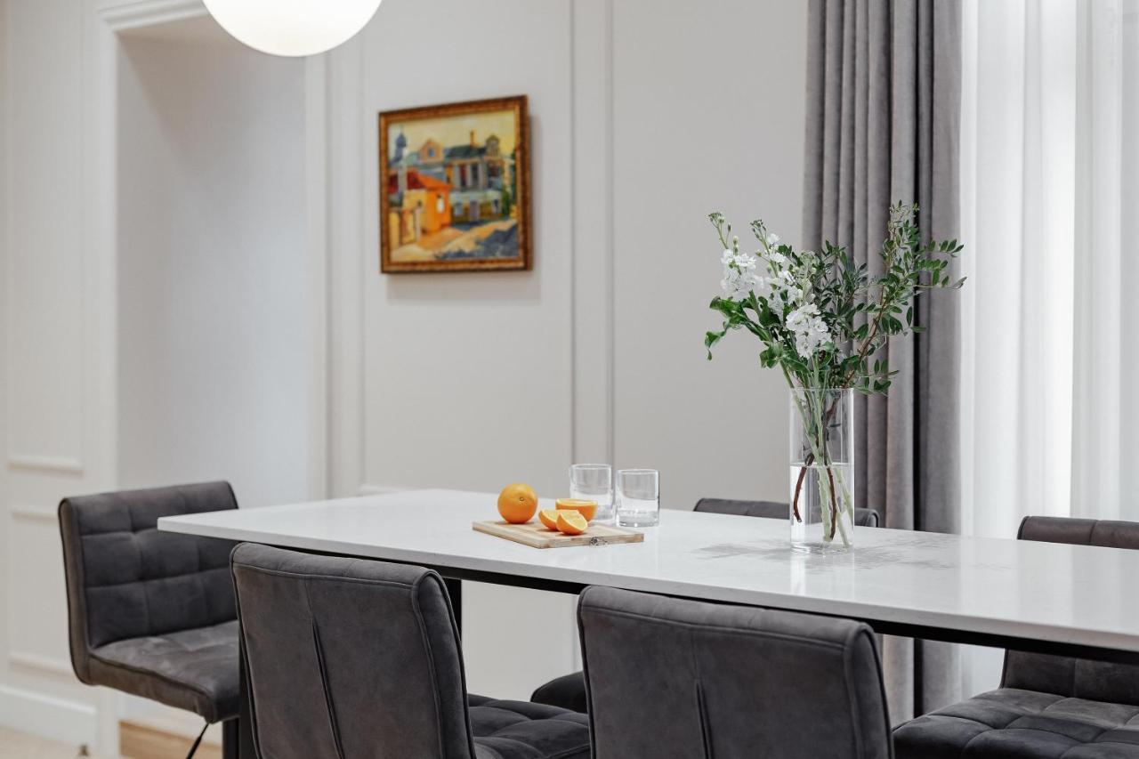 New! Luxury Apartment In The Center Of Odessa Overlooking Deribasovskaya Str. Low Price! Екстериор снимка
