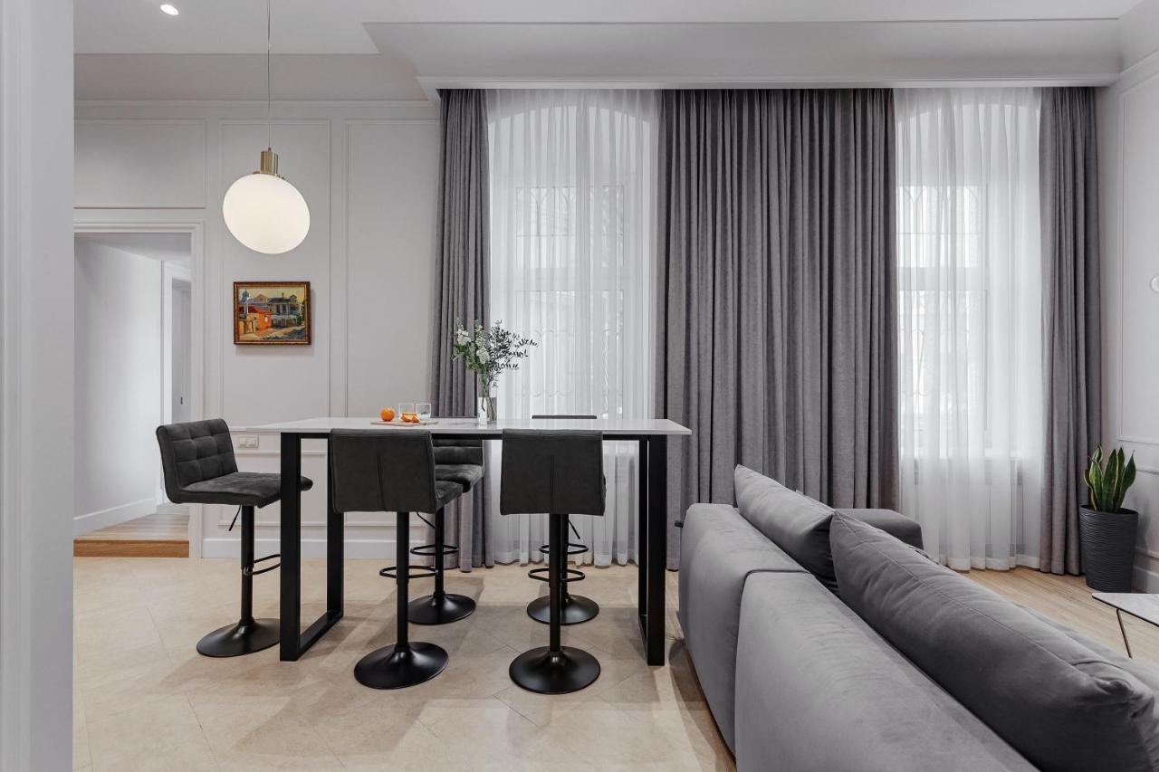 New! Luxury Apartment In The Center Of Odessa Overlooking Deribasovskaya Str. Low Price! Екстериор снимка